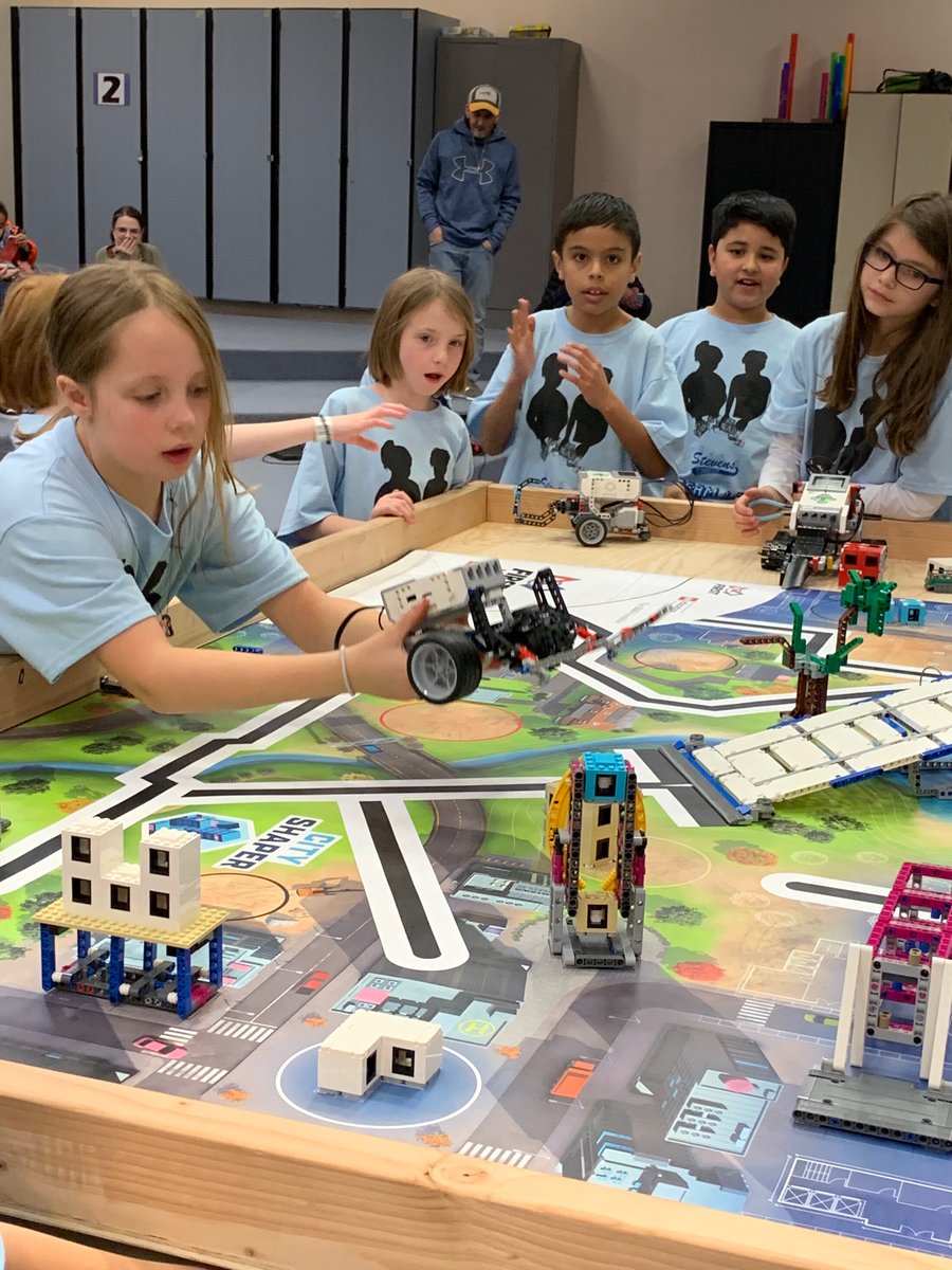 KM_Principal's tweet photo. Friday night? Why not come over to our @firstlegoleague demo @stevens_eagles and see young engineers at work! @JeffcoSchoolsCo @COJasonGlass @JeffcoGT @ELeducation #SteamCrew https://t.co/QgmmwMEzGM