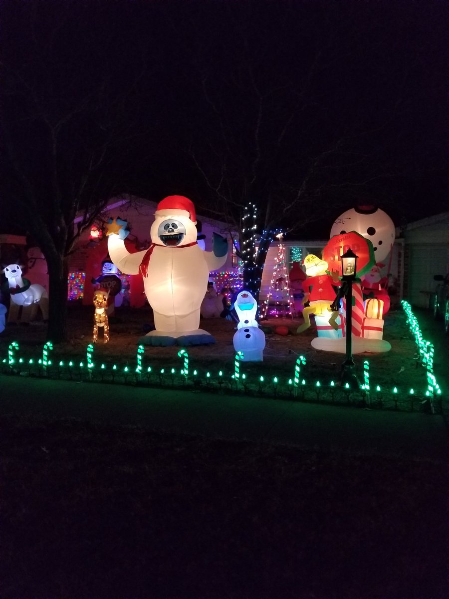 thekarenmichael's tweet photo. 3400 block of 63rd St is lit! https://t.co/DvXEETIWFo