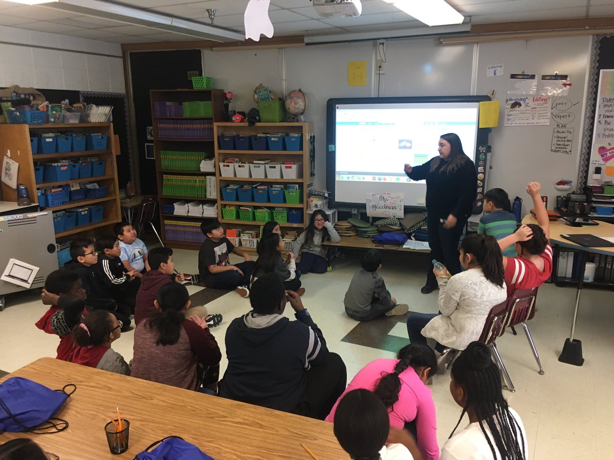 JenJohnson0018's tweet photo. @samgoodman45 &amp; I prepared for another day of EL @scratch projects w her 5th grs. Ss presented their updated projects to the class, had a round-table discussion on the revise &amp; edit plan, then were back to work.  🙌    #weareevergreen #Ahschools #grit https://t.co/2KiVopQuPt