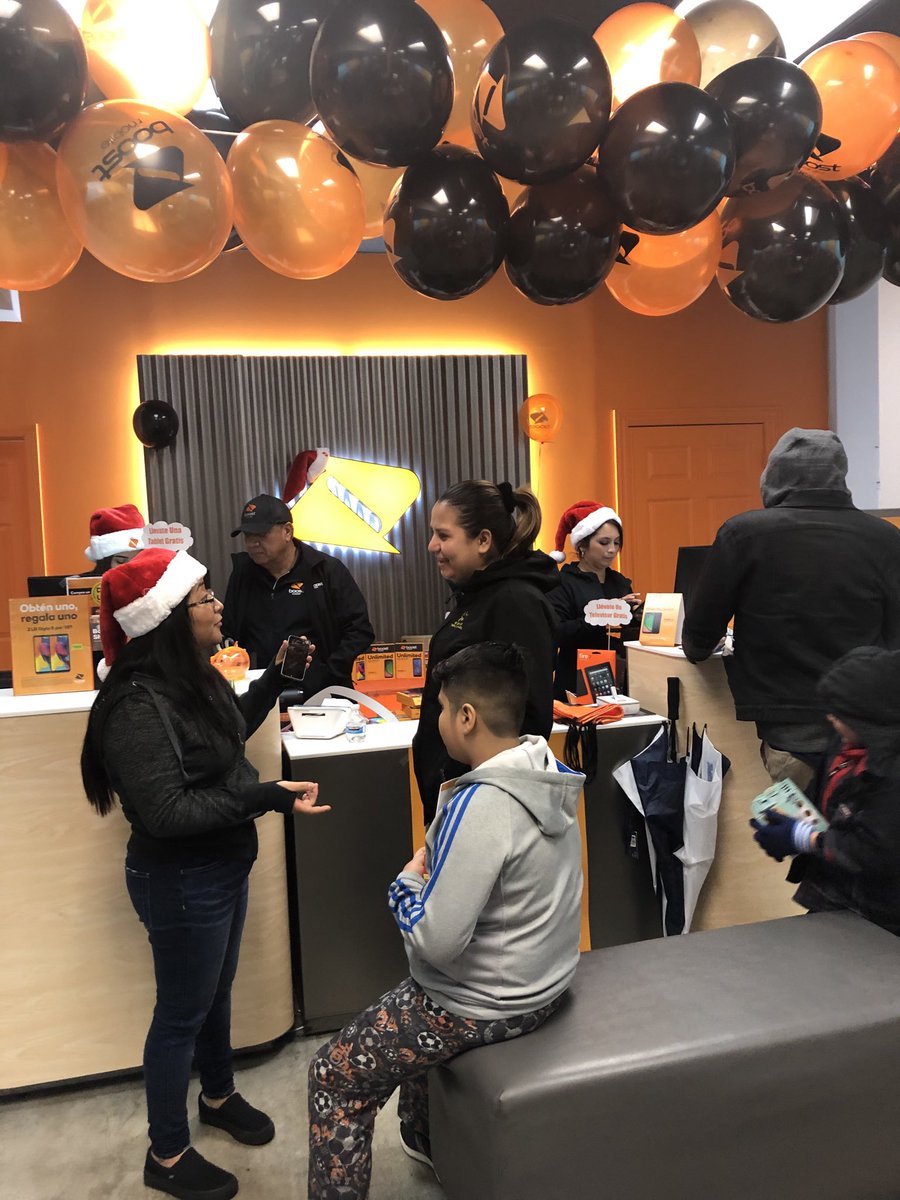 Team_TuVoz's tweet photo. Our Santa 🎅 Event Continuous!! 🙌🎉🎉 #NEhustle #BoostNation #TuVozStrong @JayMiglionico ⁦@GoJoeDubbsSPG⁩
 @shawnatspg @anewton_SPG @mattmspg @hyperlinkusa @luishyperlink ⁦@joseq_tuvoz⁩ https://t.co/f9Lkv8viBh