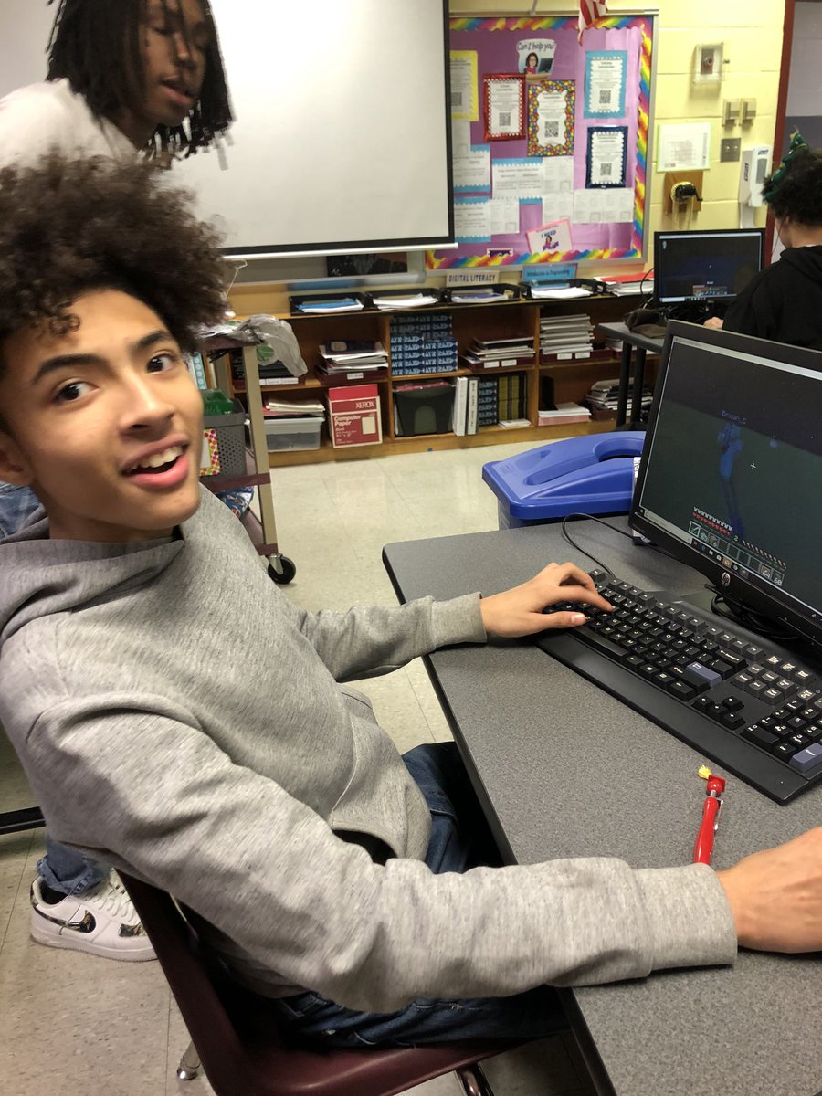 MzOutland's tweet image. Enjoying Hour of Code at Creek! #fcpshourofcode2019 #hourofcode2019