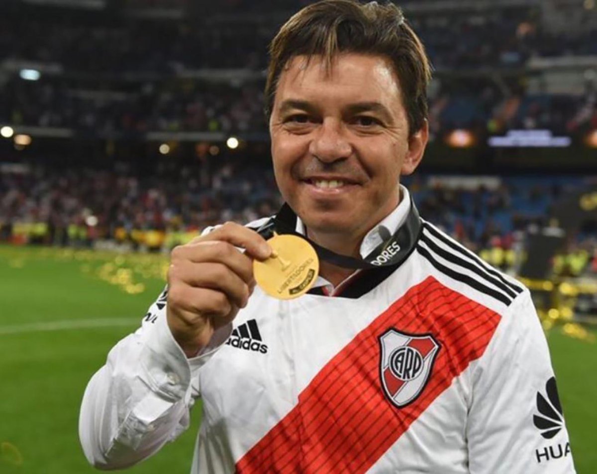 LaBaandaCARP's tweet photo. MARCELO GALLARDO

• 284 Batallas en River
• 147 Partidos Ganados
• 80 Partidos Empatados
• 57 Partidos Perdidos
• 480 Goles a Favor
• 250 Goles en Contra
• 521 puntos sobre 852 posibles
• 61,15% de efec.
• 11 títulos 
• SIN CLASICO 
• Mejor DT del Mundo https://t.co/W9nz4hFEGb