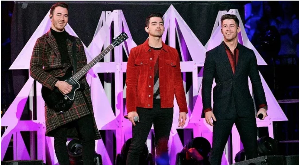 The <a href="/jonasbrothers/">Jonas Brothers</a> reunited on that #iHeartJingleBall stage for the first time in 12 years last night and it was AMAZING! 😍#Z100JingleBall 

ihr.fm/35ky0xB