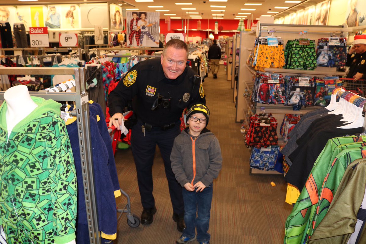 What an amazing experience to host Hero’s and Helpers with Colonial Heights Police department. An astonishing feeling to bring joy to the kids of the community.