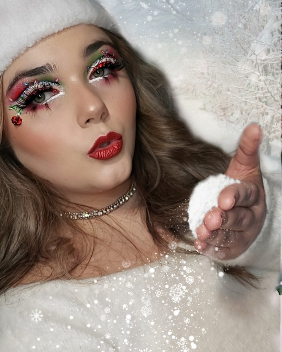 capn_whitty's tweet photo. You're a mean one, Mr.Grinch🎄 

#christmaslooks #makeupinspo #JeffreeStarCosmetics 
@JeffreeStar https://t.co/dhcV1Y6v7N