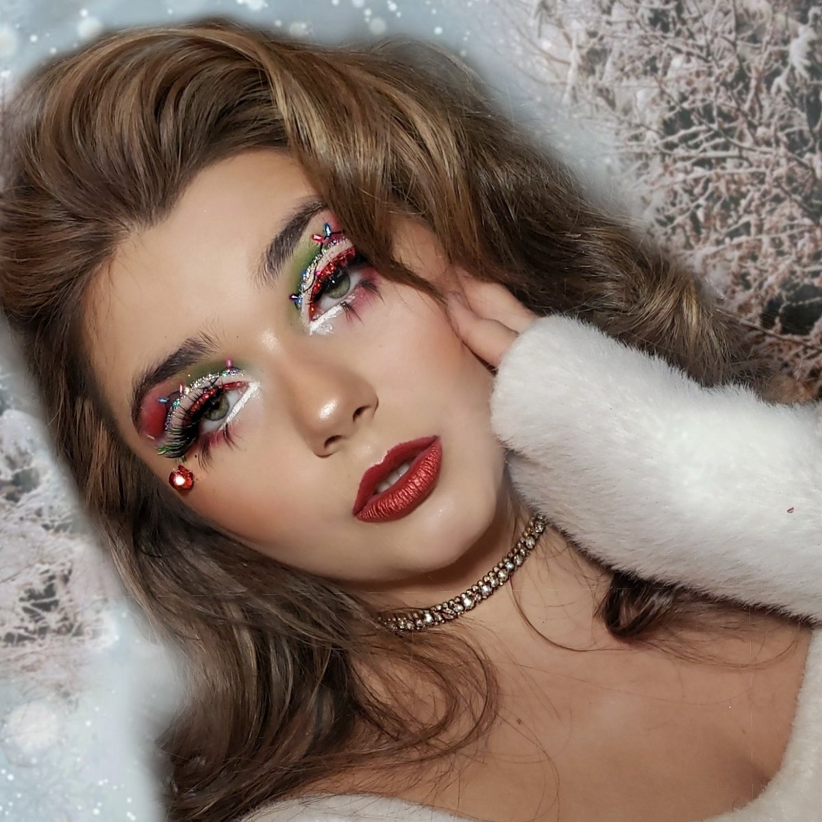 capn_whitty's tweet photo. You're a mean one, Mr.Grinch🎄 

#christmaslooks #makeupinspo #JeffreeStarCosmetics 
@JeffreeStar https://t.co/dhcV1Y6v7N