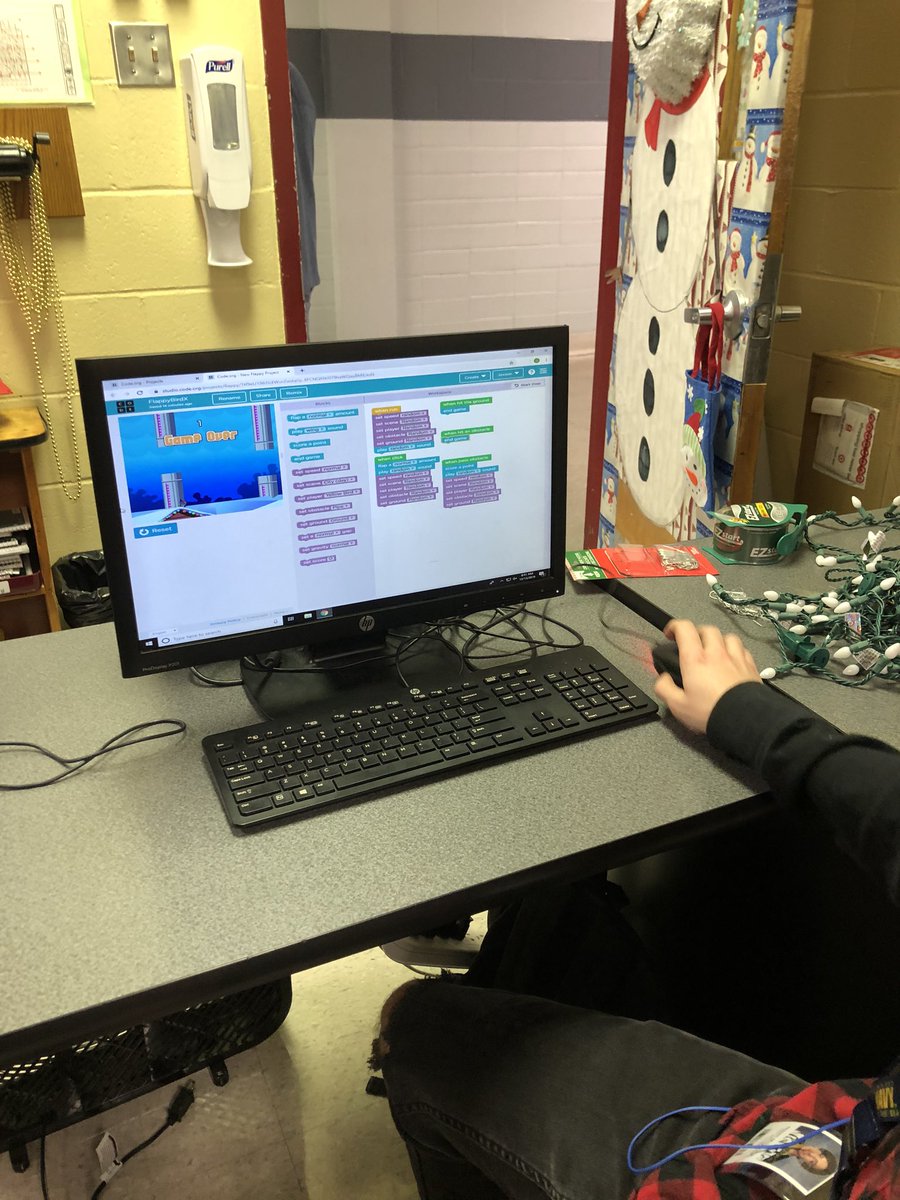 MzOutland's tweet image. Every student participating in Hour of Code for Computer Science Week. #fcpshourofcode2019 #hourofcode2019 #computerscience #computerscienceeducationweek
