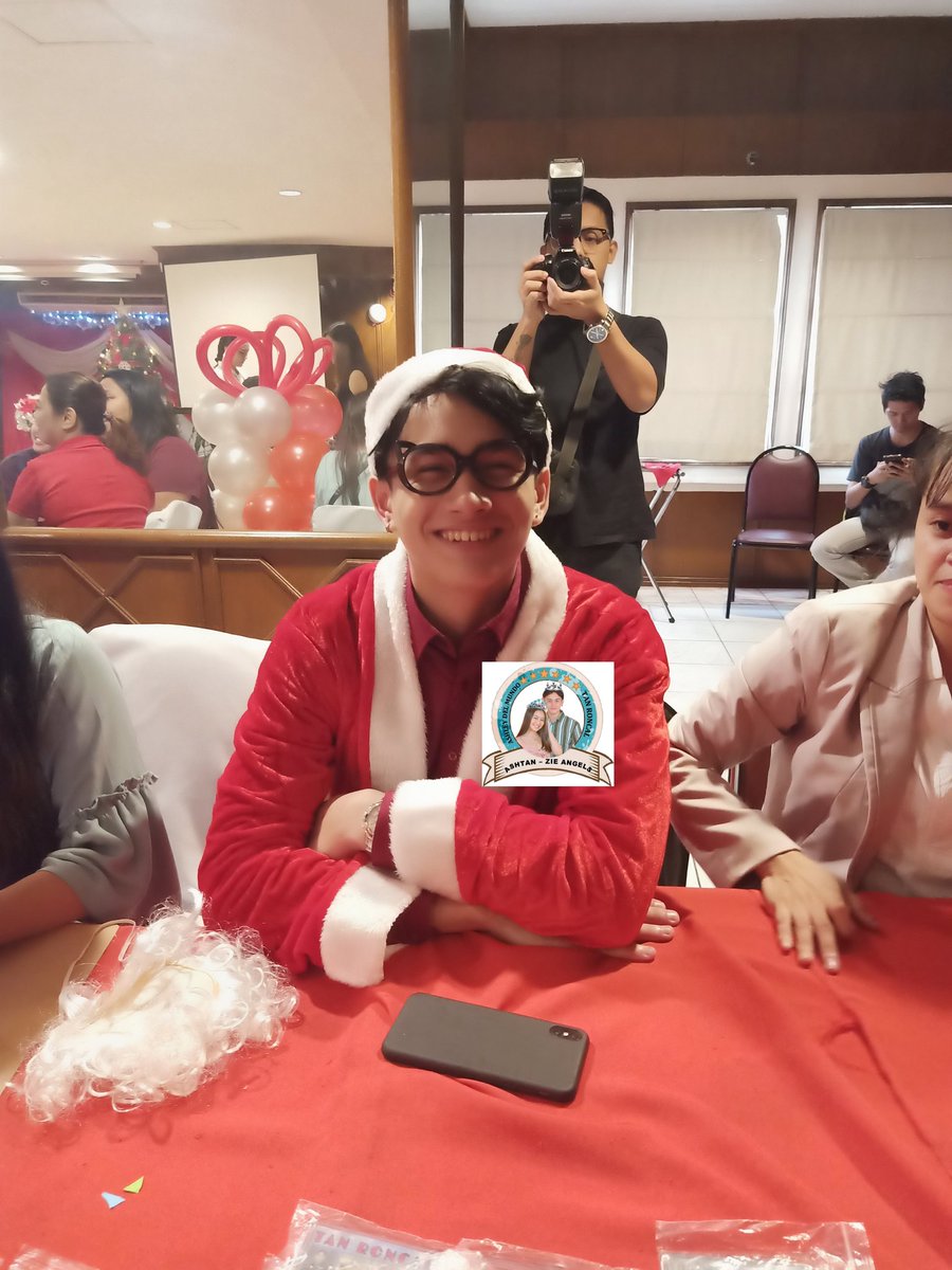 judyann0701's tweet photo. Ka gwapong santa Claus.. pero ang pangutana sah jod kung dri na ba dw mi mamuyo.  Hahahahaha!  G sundan lang ka namo dzong.. Hahahah. Chour. 

XMASmasayaWith TANRONCAL
@tanredroncal https://t.co/5n3iW3bV3D