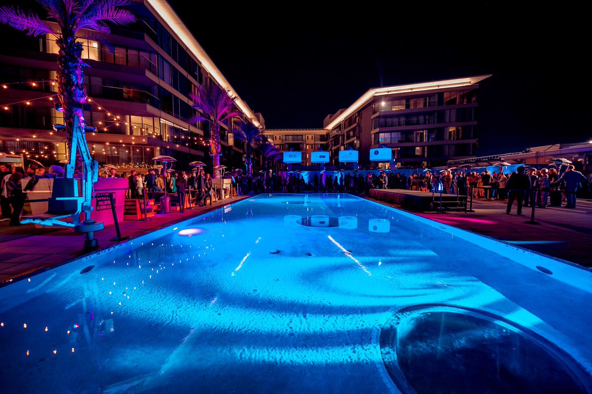WScottsdale's tweet photo. W after dark. •
•
•
#wscottsdale #whotels #wetdeck #party #illuminate #pool https://t.co/WQJscUHGcm
