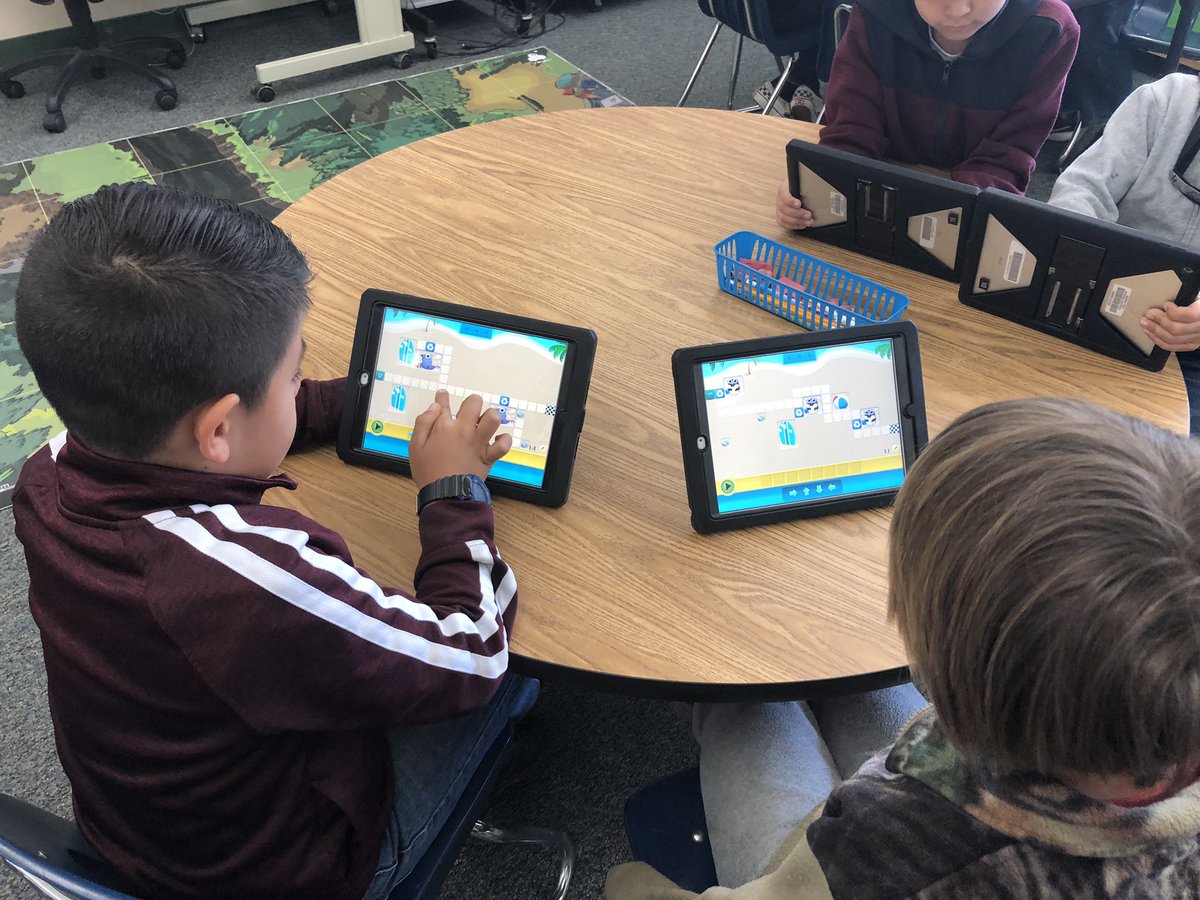 mlam_mandy's tweet photo. I love, love, love the @kodable Beach Clean Up @hourofcode ! ❤️ It connects environmental literacy and coding through inspiring videos, discussion, creating and coding through mazes to pick up trash, and time to reflect on ways Ss can help the earth through technology. https://t.co/bxSwkHwyLo