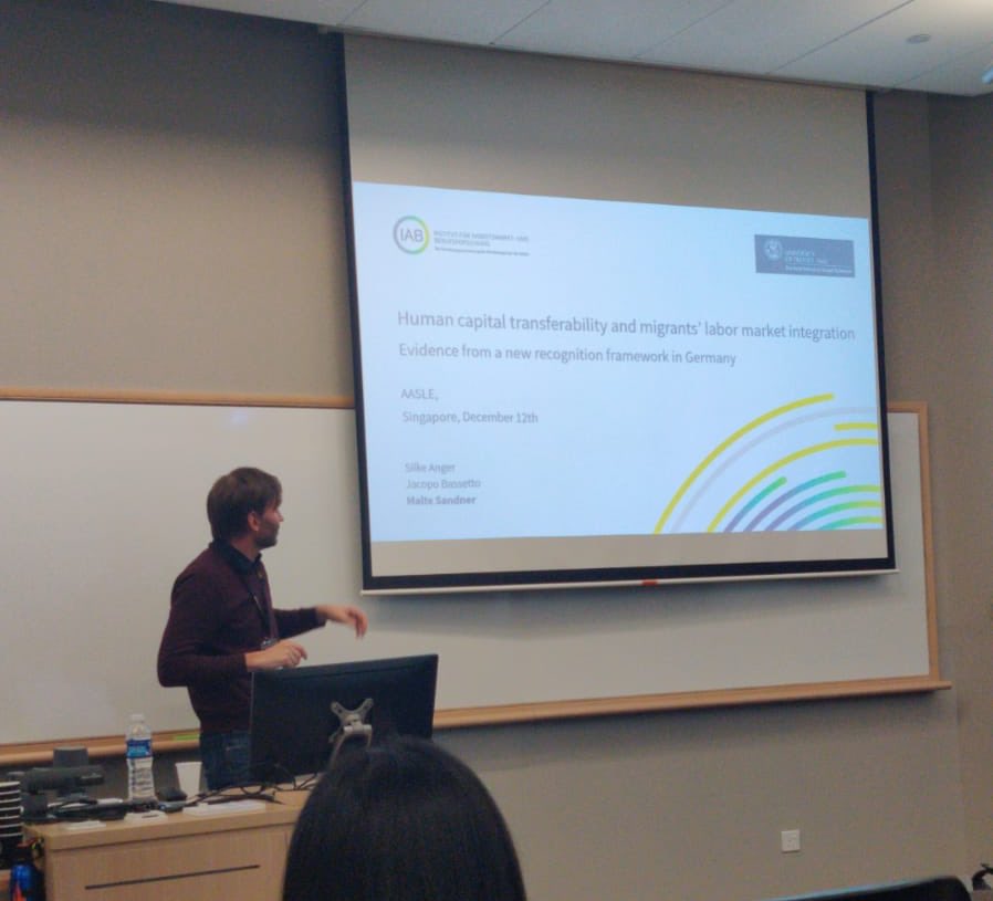 AASLE_Econs's tweet photo. @MalteSandner (@iab_news ) on #HumanCapital Tranferability and #Migrants’ #LabourMarket #Integration #AASLE2019 #EconTwitter https://t.co/1Sb6Lptwfl