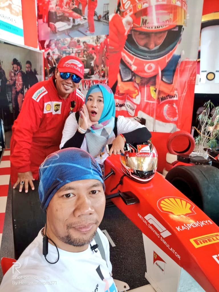 SuperMumun's tweet photo. Siyap mengaspal, komandan! ๐คฃ๐
#Orangkayagatau rasanya mau foto pose kek gini aja kudu antri karcis, bayar 20k buat nyewa baju ala F1 ๐ญ๐ญ๐ญ
#musiumangkut
#SabtuRebahan mana mungkin
@e100ss
Batu dsk gerimis manja, arus lancar. https://t.co/4F4GftPIEB