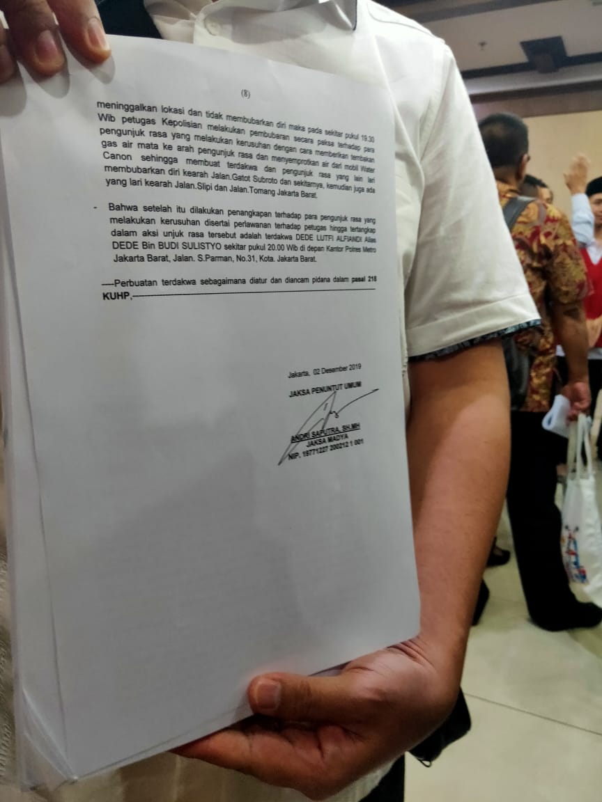 Sekarepmu On Twitter Buang Uki Dulu Diluar Pasal 218 Pasal Yang Dipake Adalah Menyerang Bersama2 Tapi Ga Ada Pasal Penyertaan Yang Lain Jadi Saksi Https T Co Tk5vctjkg9