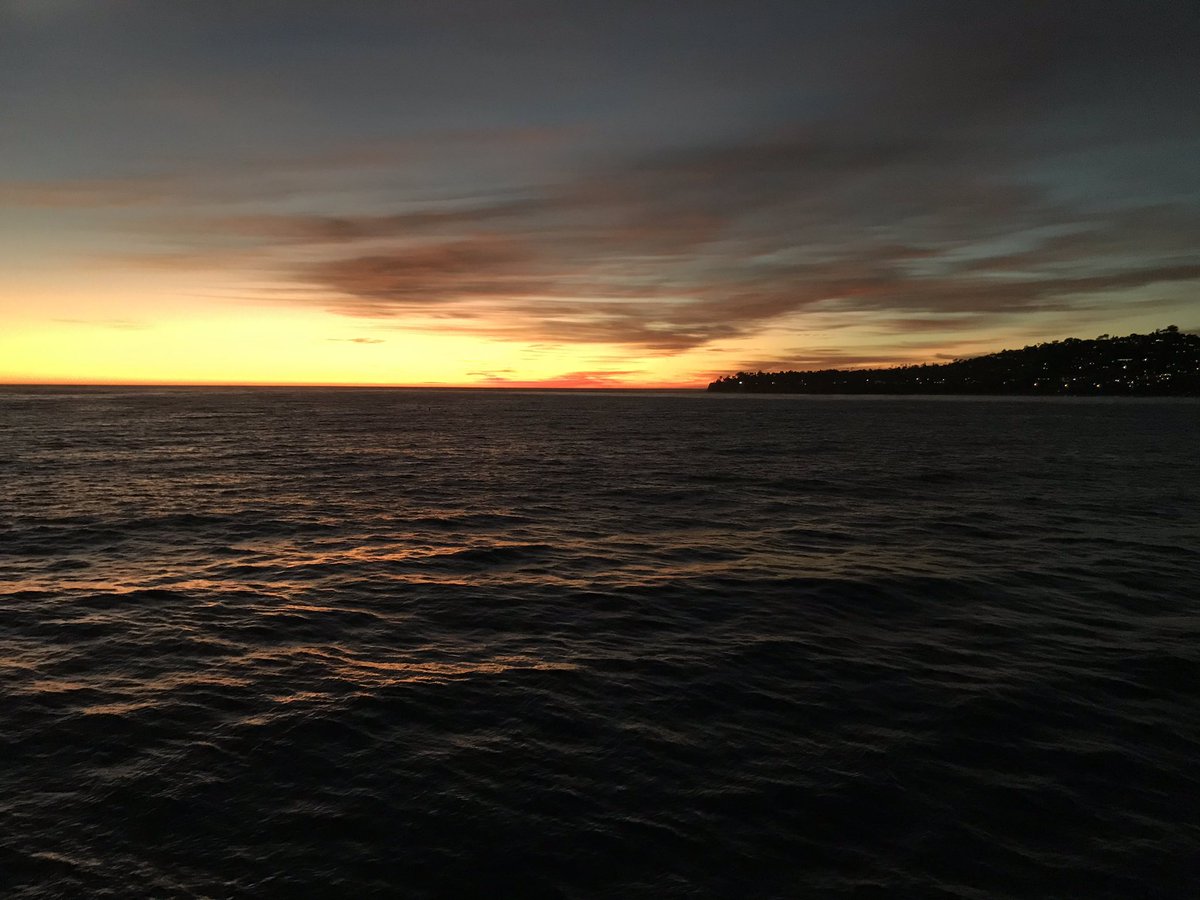 shawnmcmaster's tweet photo. A picturesque ending to my brief visit to Santa Barbara today. 
#shawnmcmastermagic #shawnmcmaster #lifeofamagician #santabarbara #sunset #santabarbarasunset #beach #beachlife #nofiltersneeded https://t.co/l23Oh91wpR