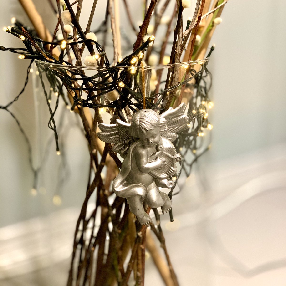 freekmode's tweet photo. Kerstverlichting aan, Xmas-playlist op, wij zijn klaar voor het #Dickensfestijn. Ook op #koopzondag. https://t.co/xs0rCtr5eb