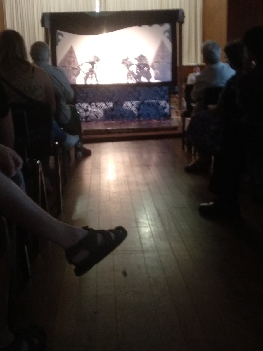 le_ningnangnong's tweet photo. From #ASFS2019 at @UNE_Sydney to a shadow puppet show accompanied by gamelan, directed by Joko Susilo at @UniNewEngland. Languages and cultures at UNE really are thriving! https://t.co/ZbpbQXol86