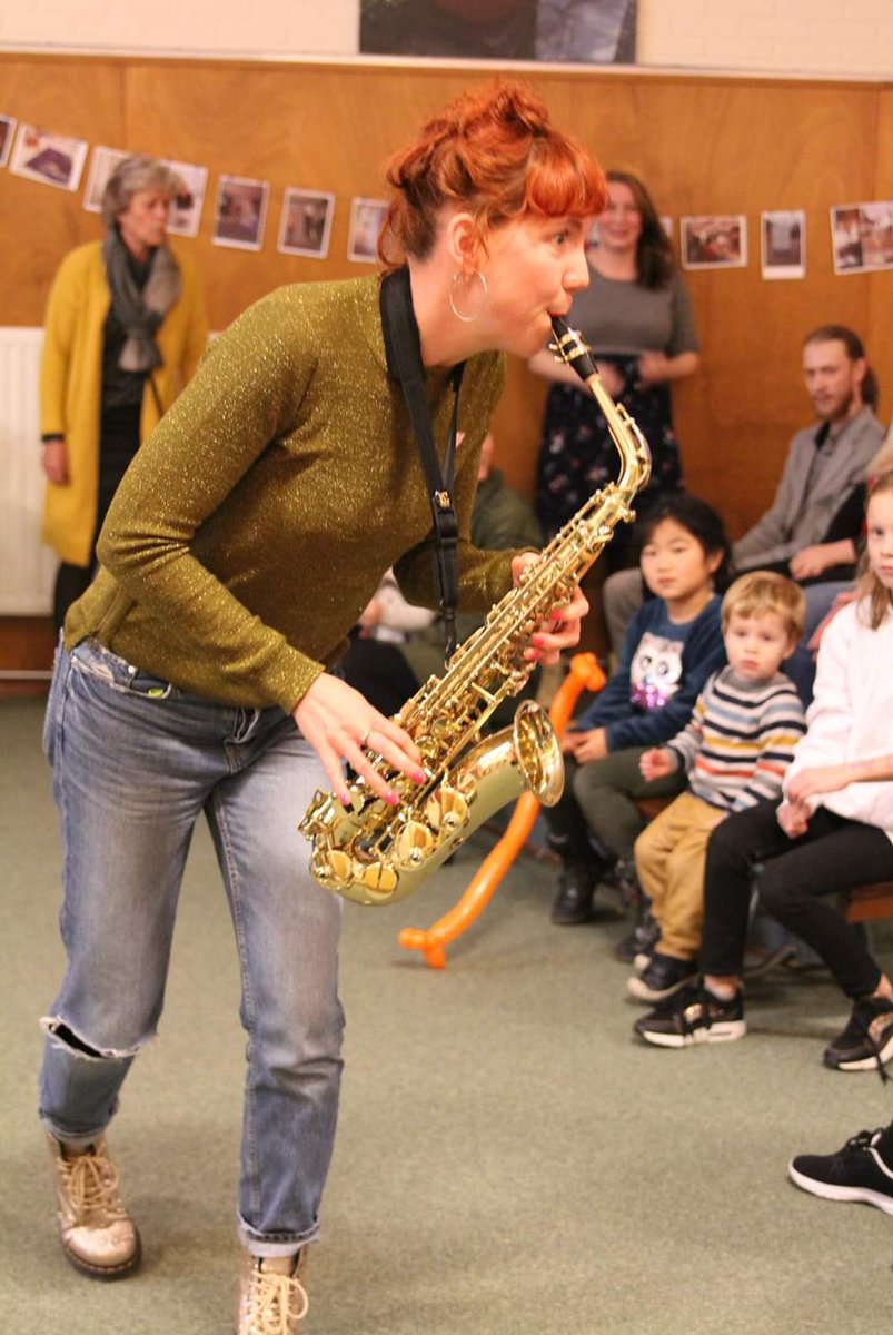 NetwerkvoorJou's tweet photo. Samen met jullie enorm genoten van alle gezelligheid, alle lieve mensen die er waren, de herinneringen van afgelopen jaren op de fotowaslijn, het heerlijke eten, de muziek, de vrolijk rondrennende geschminkte kinderen, de suikerspinnen... #topfeest #ditisveenendaal #jongeren https://t.co/ehEyWVFpAm