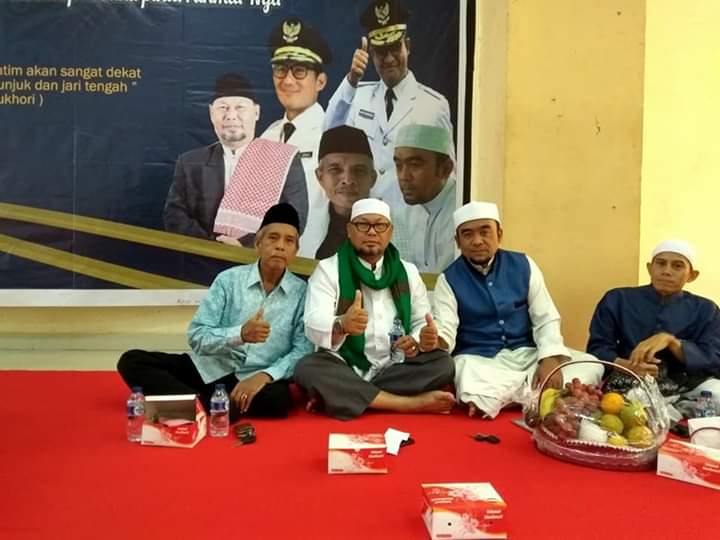 pttdkijkt's tweet photo. Mengenang kegiatan santunan Anak yatim sebanyak 500 anak yatim se-DKI Jkt bersama Ust. Drs.Muhammad Thamrin yg skrg terpilih mjd Anggota Komisi E DPRD Prov.DKI Jakarta,kebetulan Pak Gubernur @aniesbaswedan saat itu berhalangan hadir krn jadwal yg bersamaan ditempat lain https://t.co/YTiE868rgd