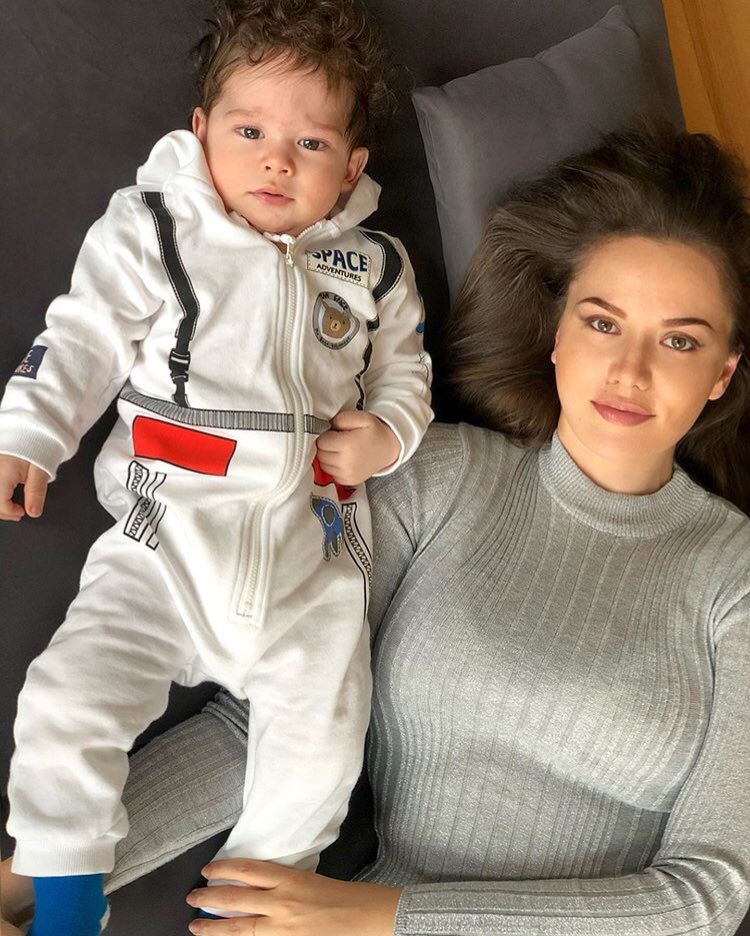 Fahriye Evcen’den oğlu Karan’la ilk paylaşım 🥰🧿