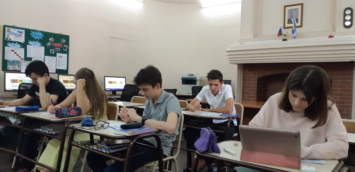 MolPalata37's tweet photo. Учителя и ученики 8-11 классов Школы при Посольстве России в Аргентине приняли участие в масштабной образовательной акции. Хотим выразить благодарность @Sherudillo_E , за активное участие её учеников в этом мероприятии уже который год! #БОЛЬШАЯИСТОРИЯ #мпрф #мп37 https://t.co/0jCwK2ev7a