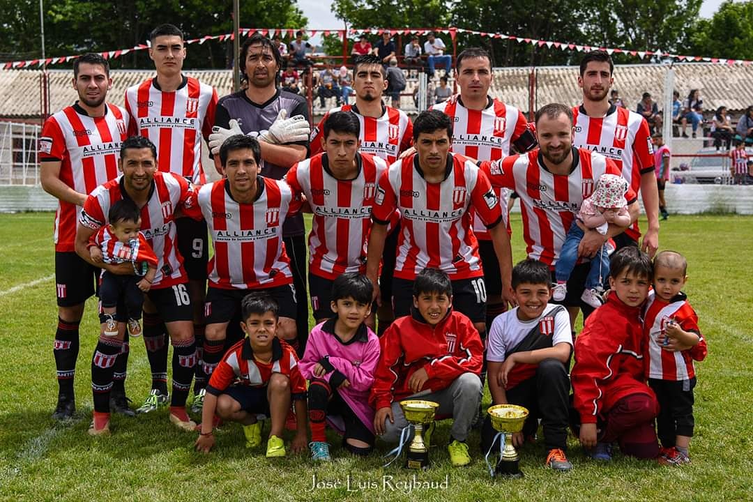 Estudiantes_BRC's tweet photo. Vamps pincha!!! Domingo 15/12 frente a Cruz del Sur!!! Semis. Partido de Ida en el Bruno Tarrini. https://t.co/I4eLTuEhY3