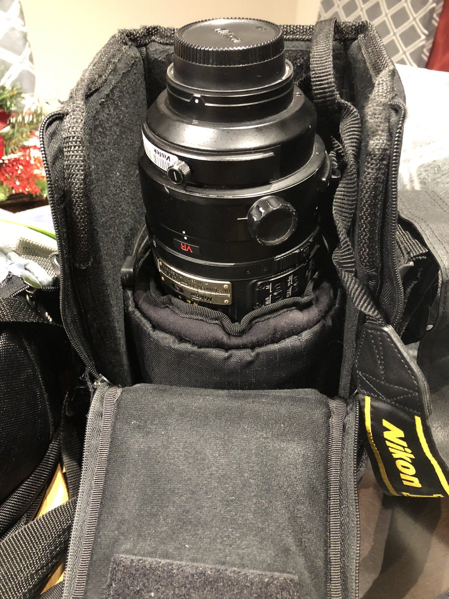 Draft_Eligible's tweet photo. Can’t wait to try this bad boy rinkside tomorrow...@ClaringtonZone #Nikon #sportsphotography #nikkor300mm #niceglass @ojhlimages @vistek @ETA_Hockey #claringtonday @bostonpizza #SocietyofStVincentdePaul #prime #lens #hockey @NikonPhotoDev https://t.co/af8Q1vuwXK