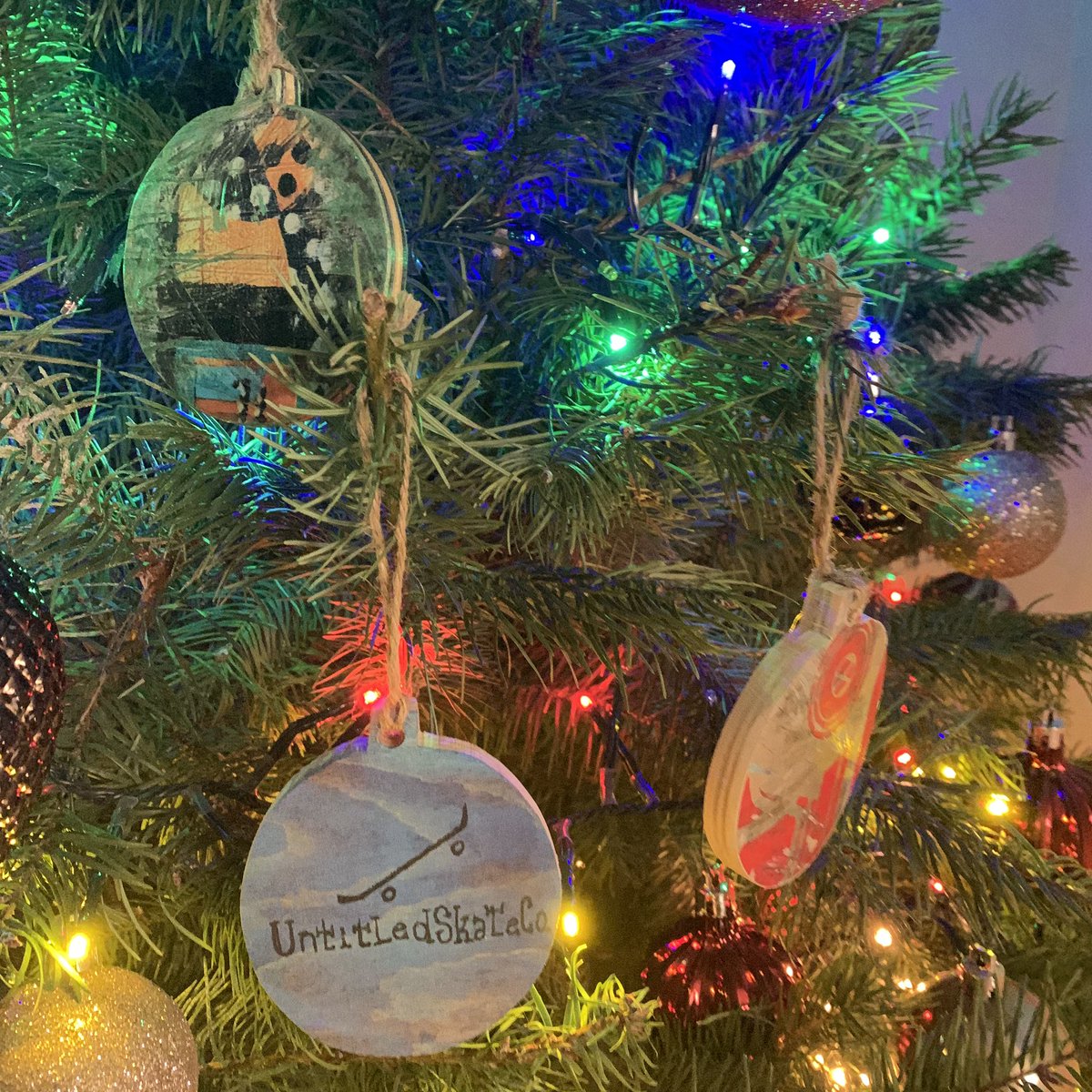 UntitledSkateCo's tweet photo. Does your Christmas Tree look boring ? DM to order some Recycled Skateboard Ornaments ! They still have the graphic from the deck they were originally cut out from 🛹 https://t.co/kICMQy69G0