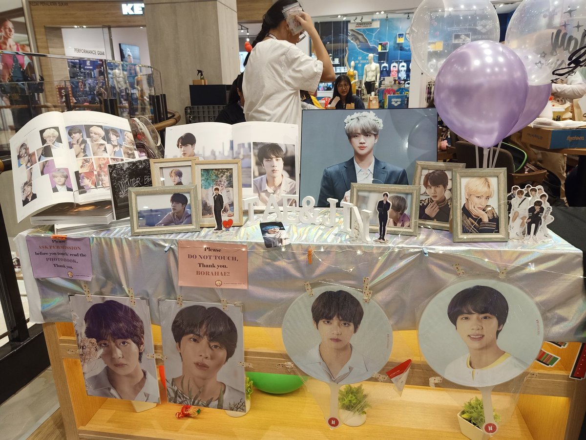 JbtsSquad's tweet photo. Dear JB Armys, LETS COME TO CHIZU & HONZU AT LEVEL 1 AEON TEBRAU 🥰💜
#sinphany #partofyoursinphany https://t.co/swNOSRpG1T