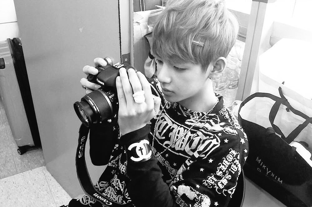 syitte's tweet photo. 카메라와 태형이 (1) https://t.co/FNJztn41Qh
