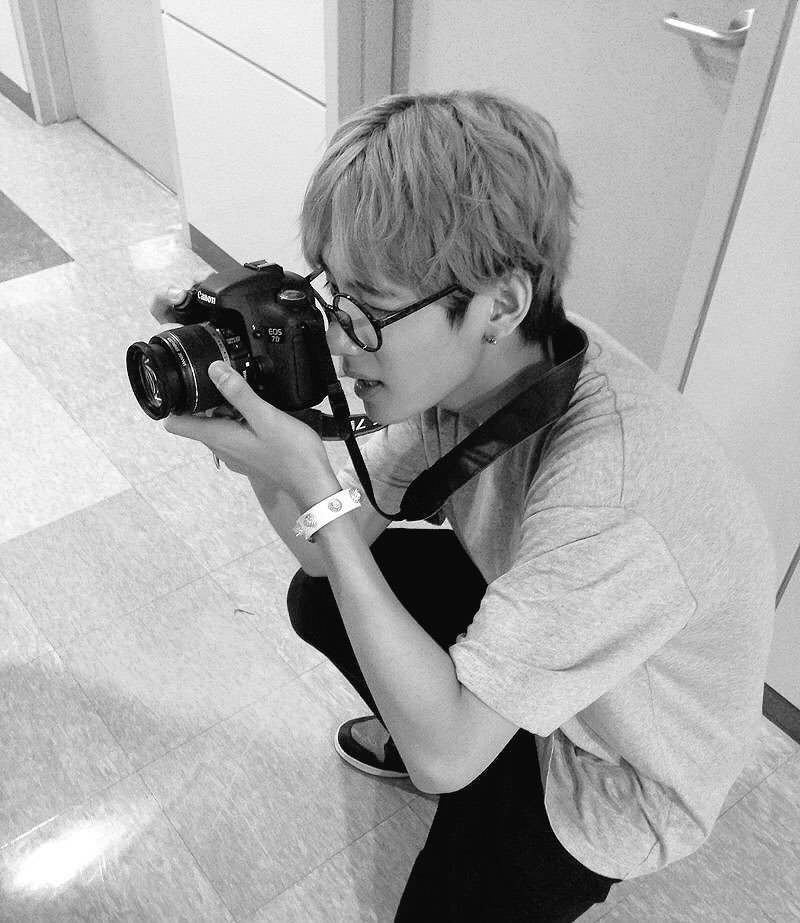 syitte's tweet photo. 카메라와 태형이 (1) https://t.co/FNJztn41Qh