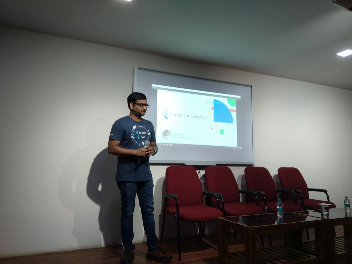 gdsc_hits's tweet image. "Do something daring in life" @dhuma1981
Kicked of #FlutterInteract Extended '19 with over 100 eager participants! #Chennai #FlutterWithDSCHITS