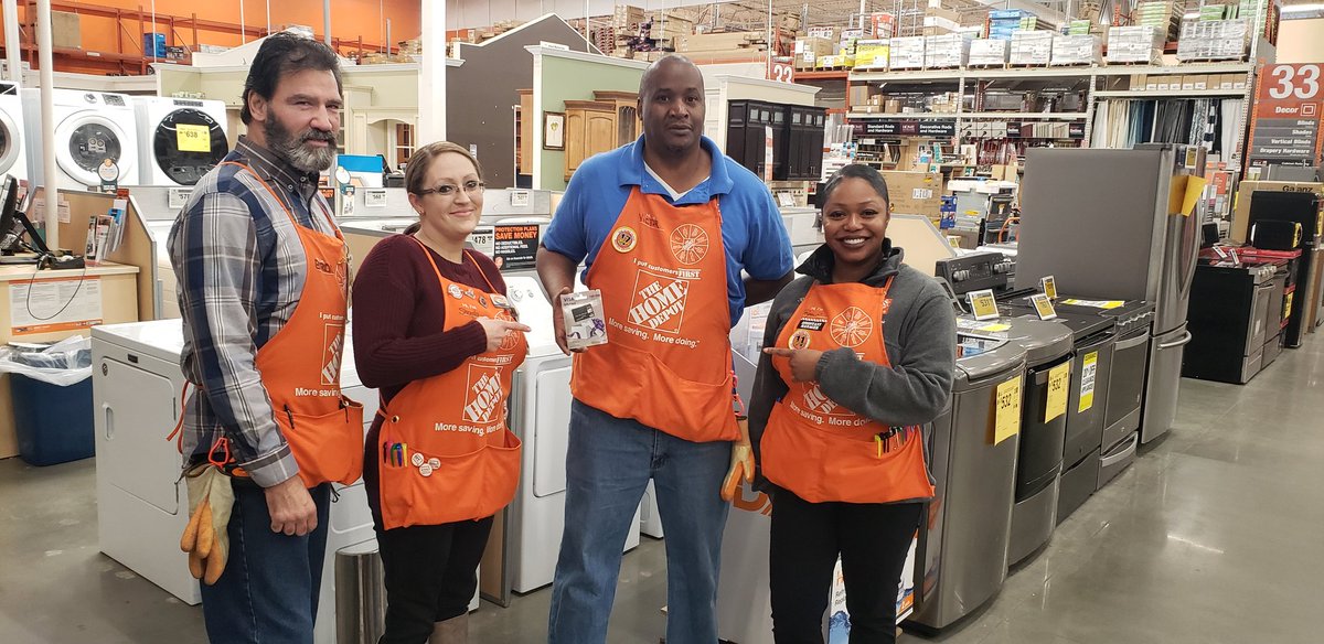ASM Rosa, ASDS Shayla and DSUP Byron giving DSUP Victor his well deserved giftcard for placing second place at the annual chili cook off at 3602!! I didn't get to taste it but heard it was the BOMB!!!! Great job man!!!