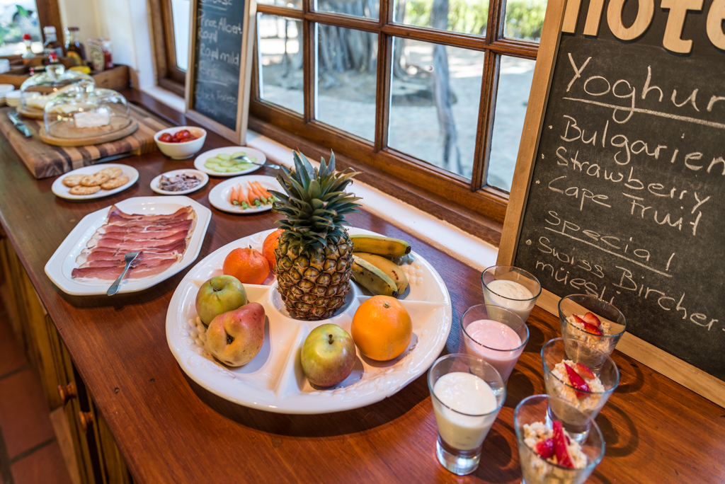 Swiss-style #BlackForestHam and cheeses or Full English breakfasts served daily by the pool. Choose your #accommodation style at debergkant.com 

#fullEnglishbreakfast #BnB #karooaccommodation #beststayKaroo #SwartbergPass #CapeTownescapes #Karooadventure #route62