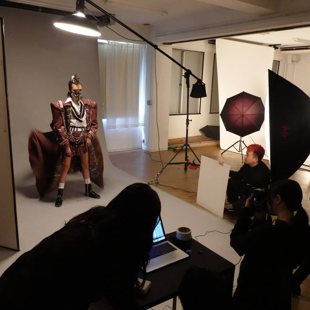 osbunkashimotea's tweet photo. 日本写真映像専門学校の皆さんとのコラボ撮影。クリエイター学科 卒業制作グループブランドイメージ撮影が終了。
作品は冬フェスでご覧いただけますよお楽しみに🎶
#大阪文化服装学院 #osakainstituteoffashion #卒業作品    #冬フェス #クリエイター学科 #グループブランド撮影 https://t.co/NKxSvl1zmJ