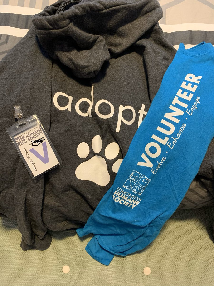 Mrs_MacNeill's tweet photo. Spent the chilly afternoon doing what I love - volunteering at @EdmontonHumane. It may have been cold - but all the dogs I got to walk didn’t complain one bit! ❤️🐶#AdoptDontShop #Volunteering #EdmontonHumaneSociety https://t.co/aT14BaOcvh