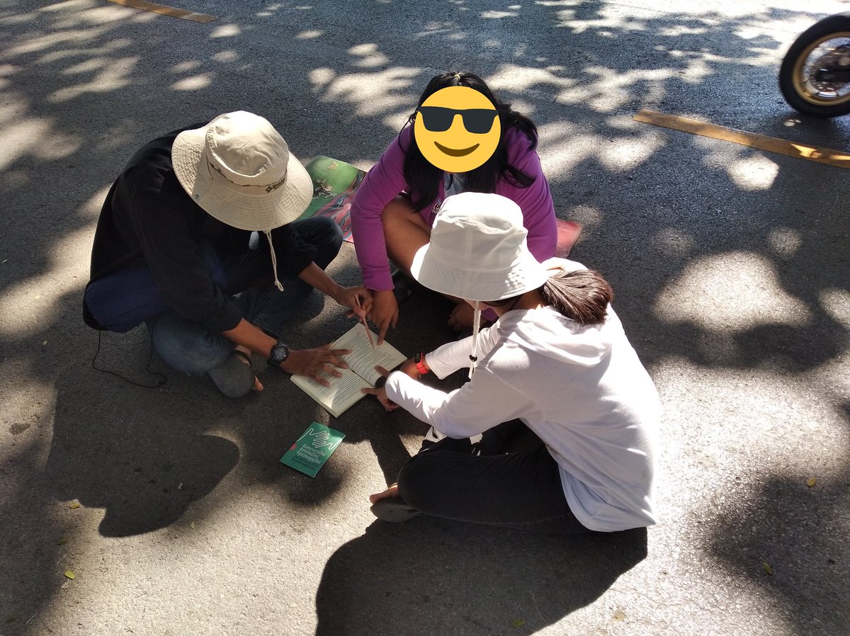 daodin_commoner's tweet image. ลงถนนแบบชาวเรา เป็นกำลังใจให้ผู้ชุมนุมที่ sky walk วันนี้
.
ร่วมกันส่งเสียงให้ผู้มีอำนาจ สนับสนุนในการแสดงออกอย่างมีเสรีภาพ ชุมนุมโดยสงบปราศจากอาวุธ
.
#Howtoลงถนน #กลัวที่ไหน #ไม่ถอยไม่ทน
