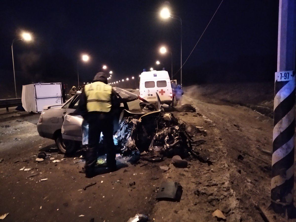 Лобовое столкновение на мосту