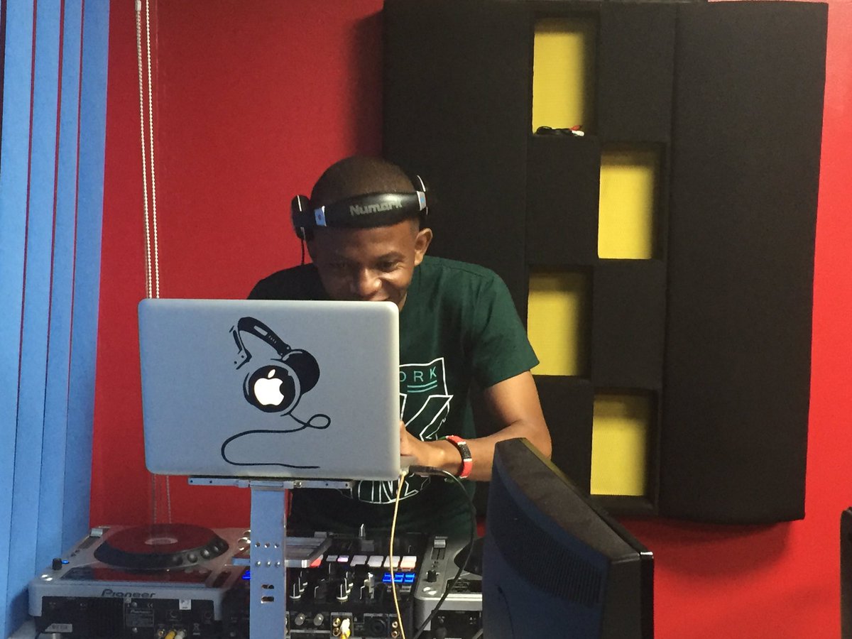 fredricknaddul2's tweet image. ▶Magic stick/ @50cent, @LilKim
#SanyuHitsReplay x @882SanyuFM
@djmo_ze jammin on the #Dex
#Firstset