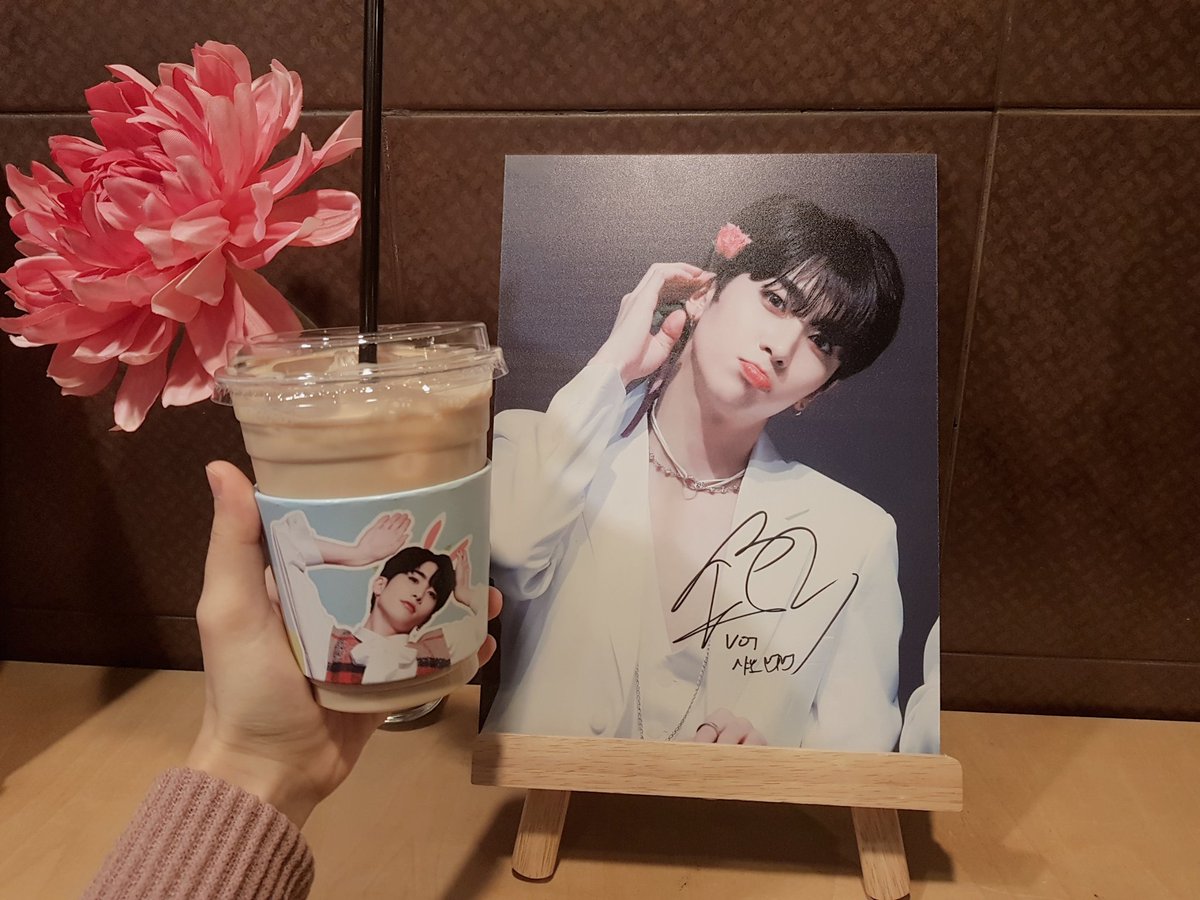 FOR_Hwanhee's tweet photo. 동열카페 꾸미느라 고생 많아써 울예뿌니💕 공간마다 사랑이 뚝뚝 떨어진당🥳

#높은_하늘보다_밝은_샤오 @combination_10 https://t.co/LbmvjXeqix