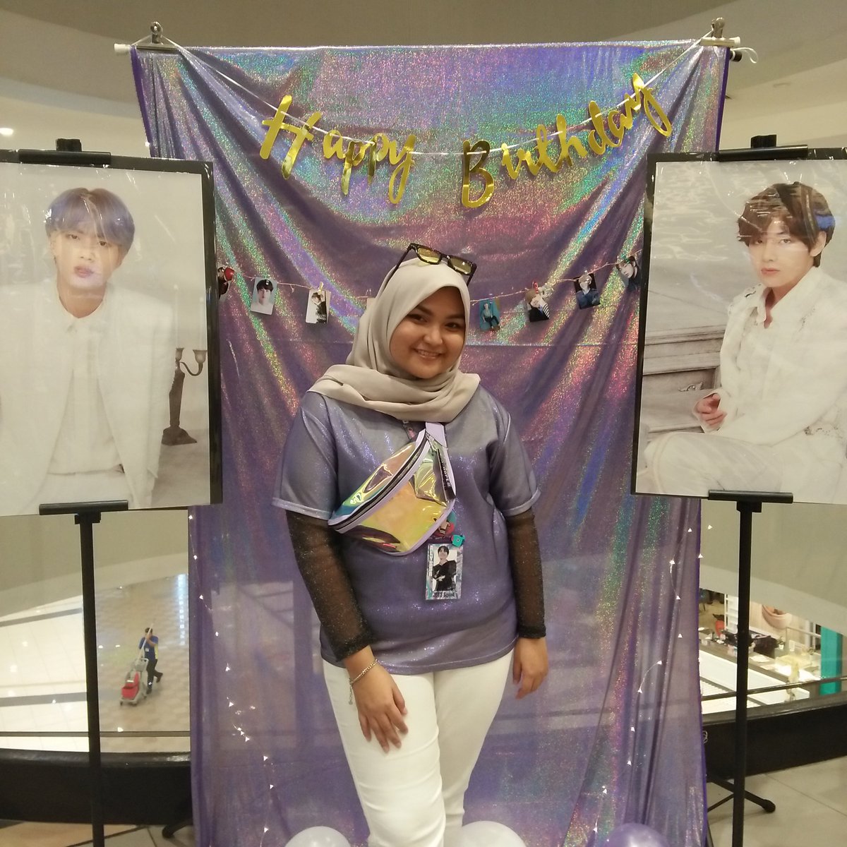 shalyssaaa's tweet photo. Celebrating #Sinphany with @JbtsSquad 💜
#partofyoursinphany https://t.co/L0kqiHQqb9
