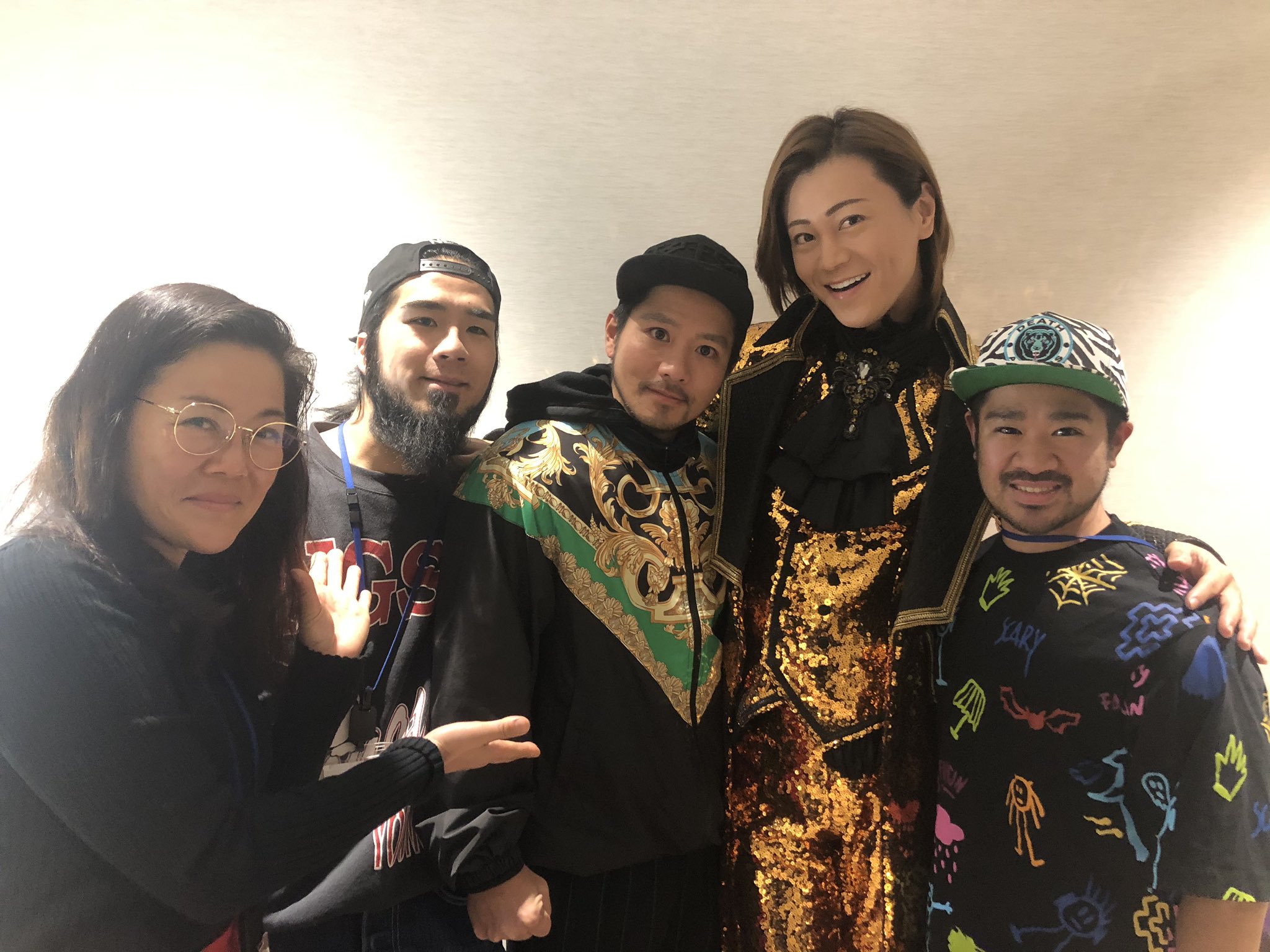 Yoshiyuki ここ何年も氷川きよしさんの衣装は このチームで製作してます スタイリスト 伊藤典子さん スーツ担当 鈴木剛さん 変形衣装担当 齋藤ヒロスミ アシスタント 増田義幸 これからもみんなで頑張ります 氷川きよし きよしこの夜 氷川きよし Yoshiyuki ここ何年も氷川きよしさんの衣装は このチームで製作してます スタイリスト 伊藤典子さん スーツ担当 鈴木剛さん 変形衣装担当 齋藤ヒロスミ アシスタント 増田義幸 これからもみんなで頑張ります 氷川きよし きよしこの夜 氷川きよし