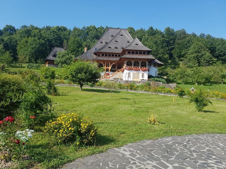 traveling2ro's tweet photo. Barsana Monastery is one of the landmarks of Maramures due to the beautiful church and the other wooden buildings made by craftsmen inside of the assembly. The old church of Bârsana is included in the UNESCO heritage list. #maramures #barsanamonastery #unesco #traveling2romania https://t.co/oadh72NIXN