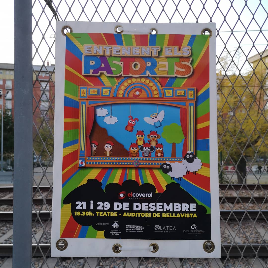 Penjar cartells, escenografia, disseny, difusió, creació, assajos i més assajos, i assajos extres!

Tot això és la feina que hi ha al darrera de cada representació que ea fa al teatre, i com ens agrada a nosaltres cada una d'elles!

Ens encanta el teatre, i tot el que comporta.