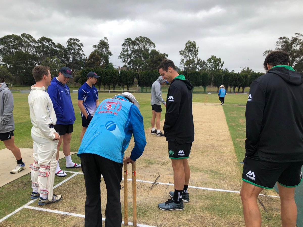 StarsBBL's tweet photo. Stars are out and about meeting fans this weekend. 

Today ➡️  Gippsland
Tomorrow ➡️ Family Day

See you all at Casey Fields from 10am tomorrow morning. #TeamGreen 💚 https://t.co/sy2gIkxddv