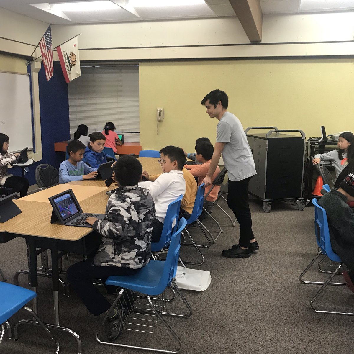 bhillsbobcats's tweet image. Hour of Code continued all week! @bhillsbobcats @CUSDK8 @cusdk8learning #HourofCode2019  Thanks Mr. Workman for all the great activities!