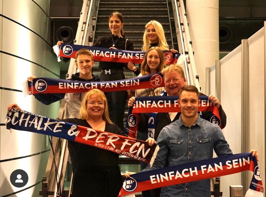 100ProzentS04's tweet image. Wir leben an diesem Wochenende die #Fanfreundschaft mit dem #FCN 😃 und berichten vom #Bloggerevent rund um den #nürnbergerchristkindlesmarkt 100prozentmeinschalke.de/christian-math… @1_fc_nuernberg @s04fanbelange @100pmv @Buzz04App @SBlondundblau