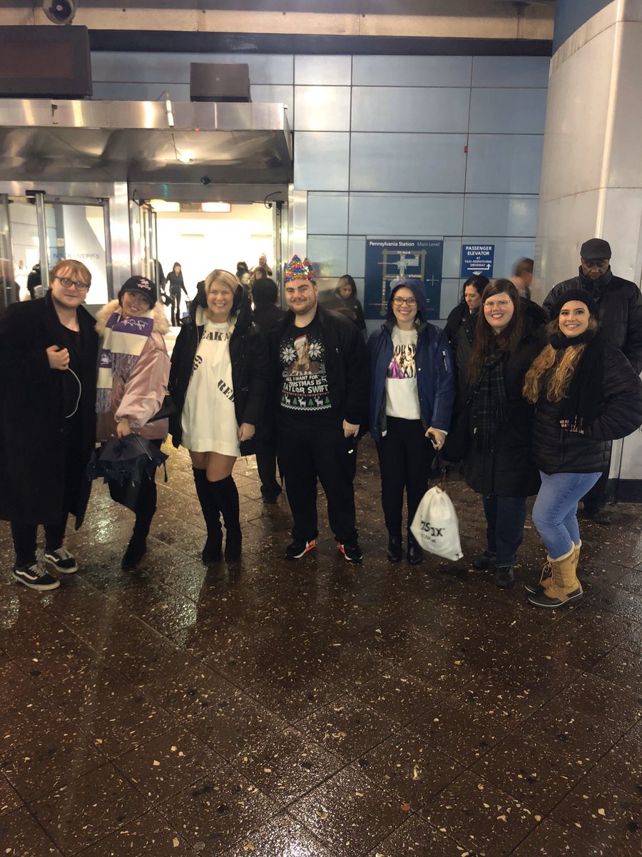 kylejenks1's tweet photo. @Z100NewYork @taylorswift13 @taylornation13 #iHeartJingleBall @CapitalOne @catsmovie I had a blast tonight at the jingle ball finally got to meet some of my best friends in person tonight @noahsreputation @Ti_TiLiu @SwiftieLOdown @soitgoes_23 @KassieRussell @heyshannonmarie https://t.co/bd7nagIjQC