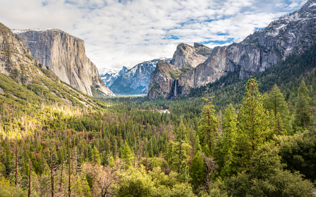 FlorianSIN's tweet photo. Tunnel View - Yosemite National Park https://t.co/0plUAmGhD0 https://t.co/kKjmVPA2PC