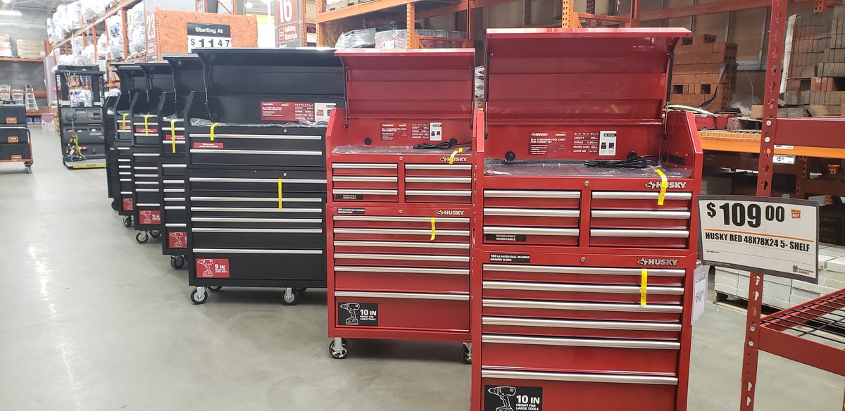 BurrellClevela1's tweet photo. Does anyone need a tool chest? Well guess what store #3602 has them instock built and ready for you to take home!!!!! https://t.co/qulOxCFpU0