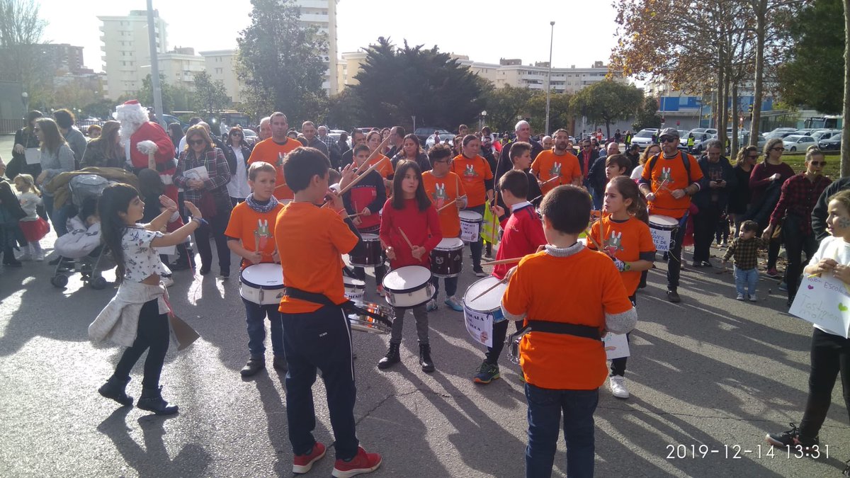 Escolamontigala's tweet photo. Diversió i reivindicació a Montigala a ritme de Batucada. #montigalaSioSi @educaciocat @tv3cat @bdncom @EducaciPblica @JosepBargallo @AlcaldePastor @AjBadalona #badalona el calendari de construcció per a quan? https://t.co/iUoyzAXPVE